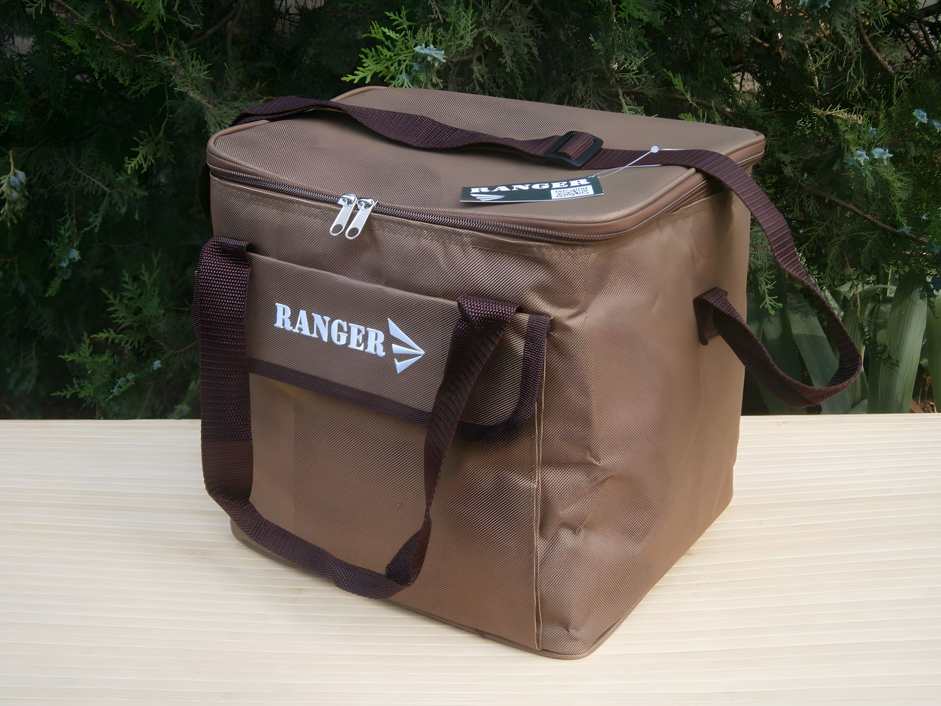 Термосумка Ranger UA-9953 Коричневая, 15 литров Термосумка Ranger UA-9953 Коричневая, 15 литров