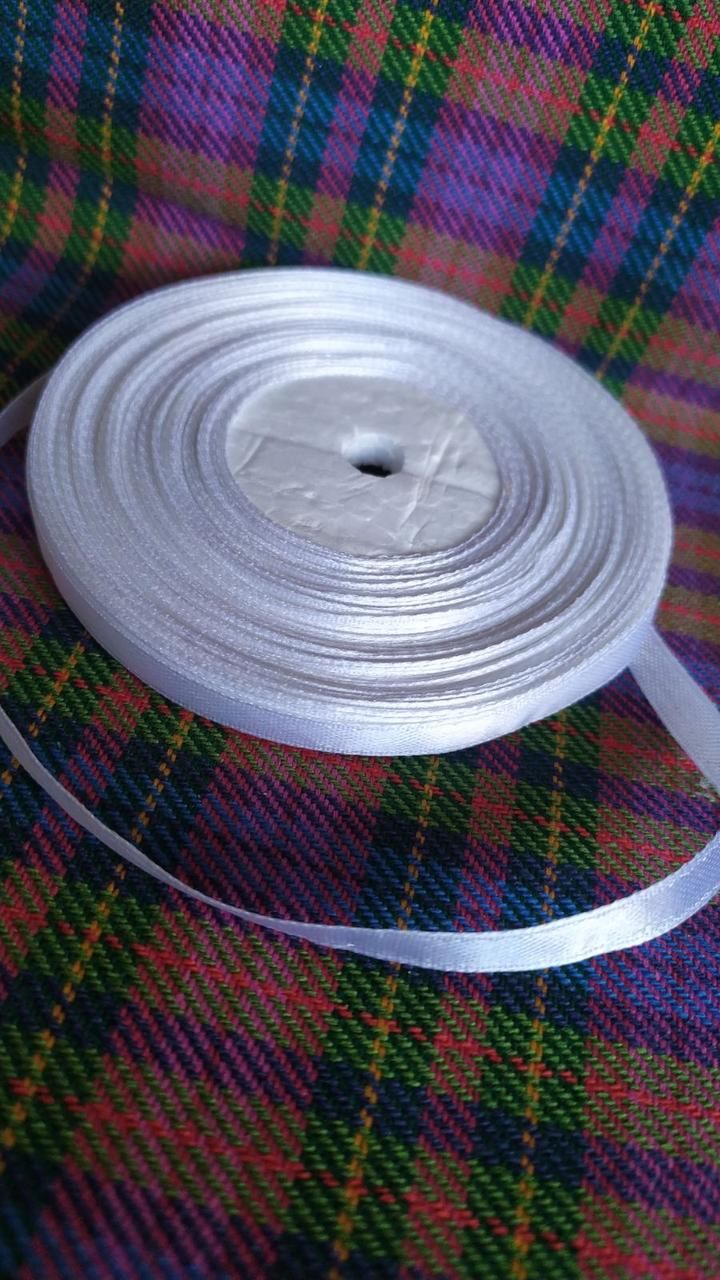 Атласна стрічка біла 6 мм Атласна стрічка біла 6 мм