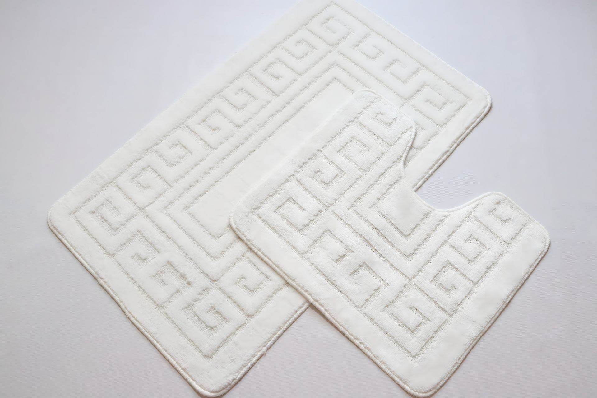 Набор килимків від Vonaldi для ванної та туалету: білий (80x50 см і 40x50 см) 00165/s Набор килимків від Vonaldi для ванної та туалету: білий (80x50 см і 40x50 см) 00165/s