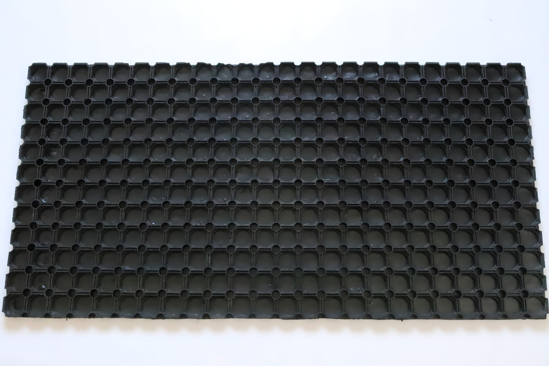 Придверный резиновый килимок "Соты" 100*50*1,6 см (уценка), код к-38/sale Придверный резиновый килимок "Соты" 100*50*1,6 см (уценка), код к-38/sale