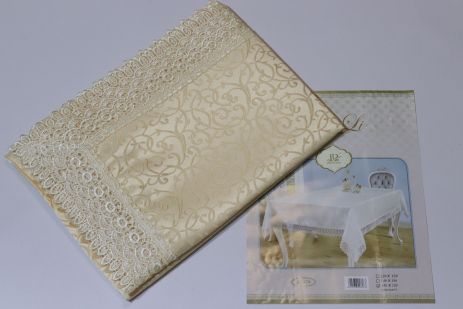 Скатертина Святкова з мереживом 150x220 см Dan Li