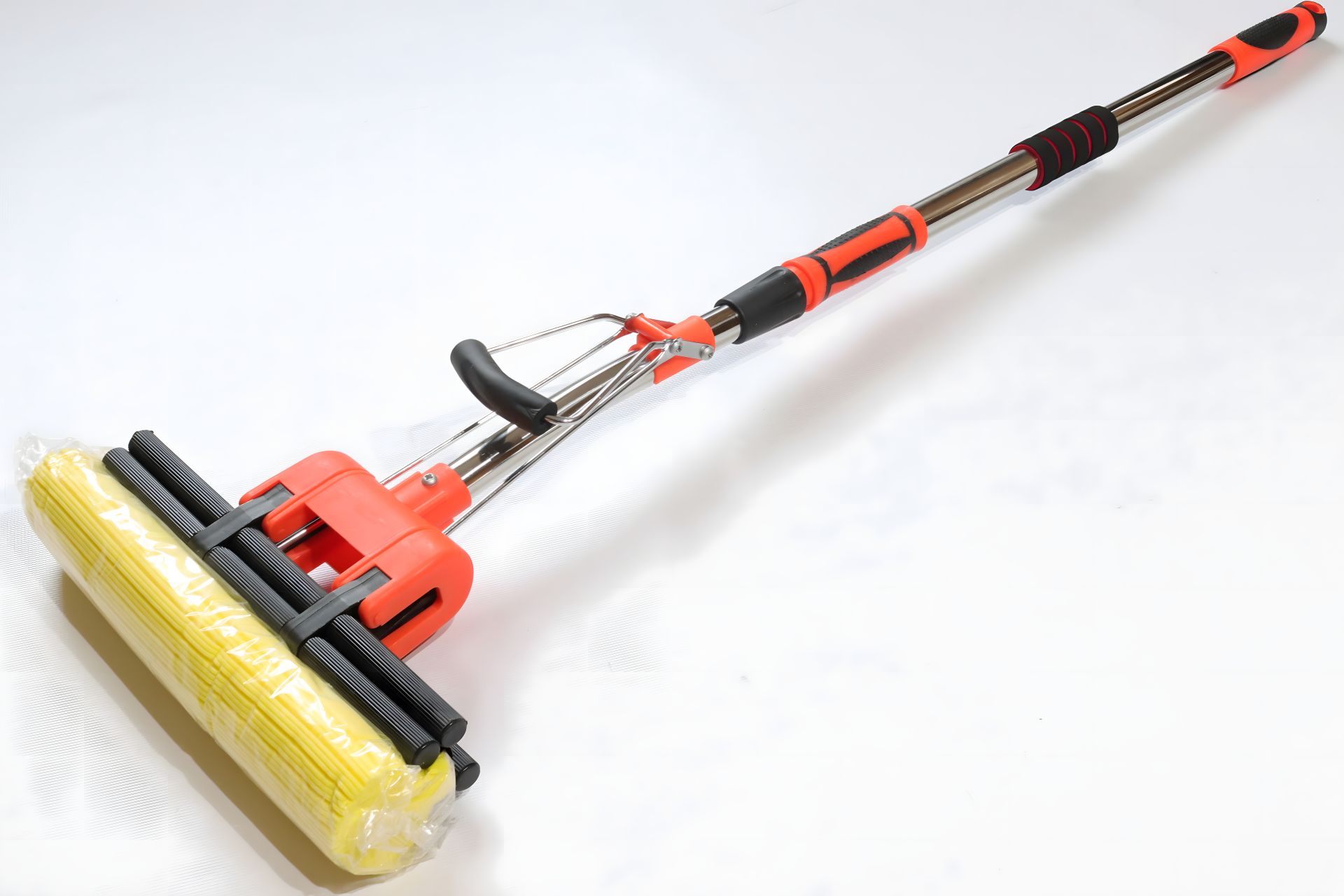 Швабра с дополнительным отжимом "Кит" оранжевая Швабра с дополнительным отжимом "Кит" оранжевая