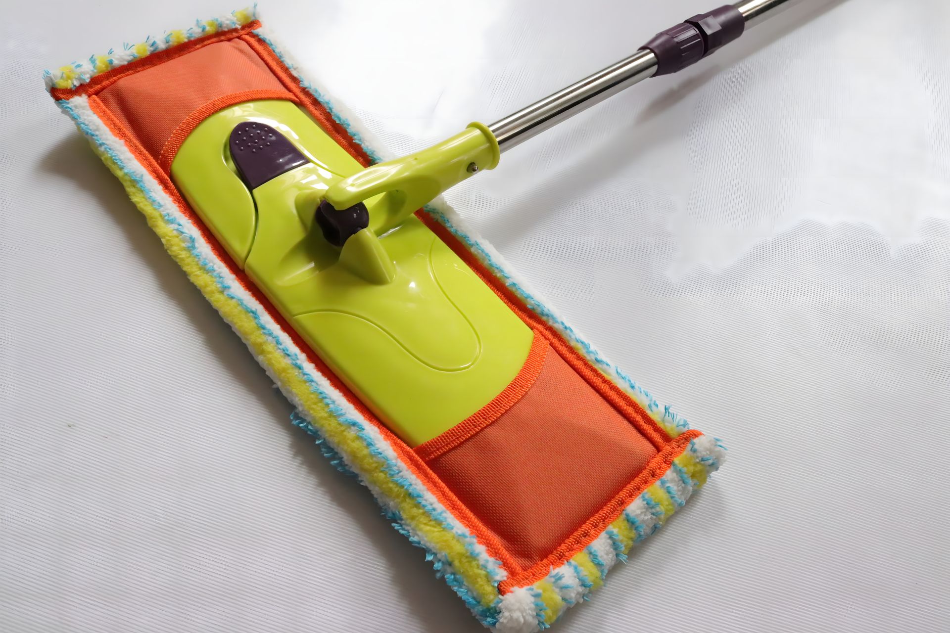 Мікрофіброва швабра для підлоги з "Кульковим" шарніром Мікрофіброва швабра для підлоги з "Кульковим" шарніром