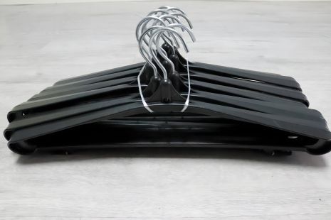 Набір пластикових плічок для важкого одягу, чорних, 10 шт