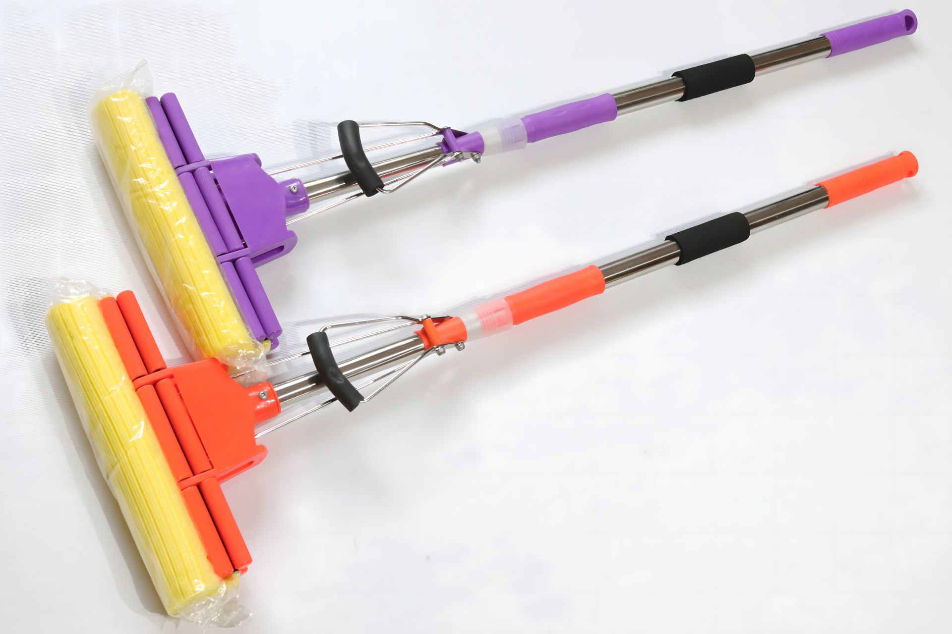 Швабра з подвійним віджимом і пластиковою основою Швабра з подвійним віджимом і пластиковою основою