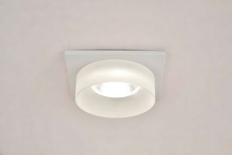 Белый точечный светильник Sirius RT449 WT