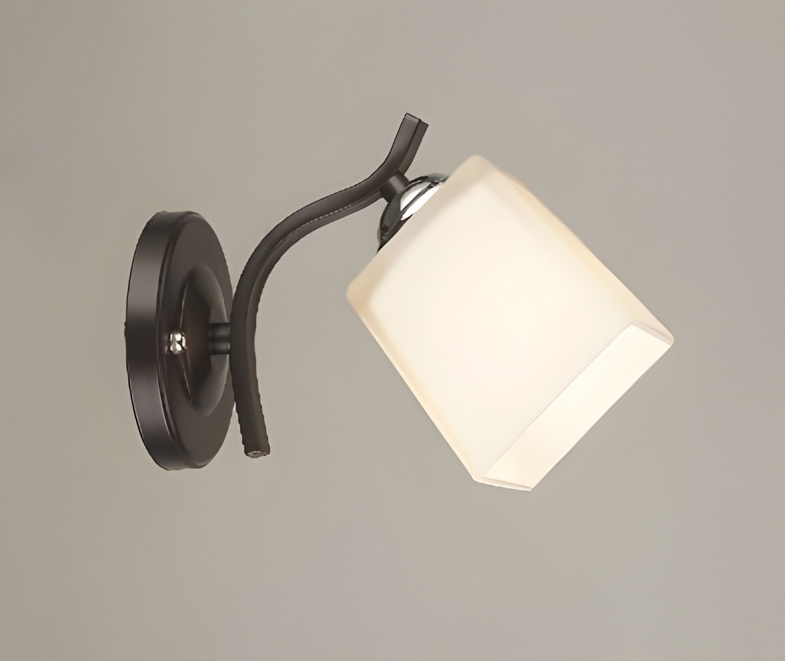 Настенная бра Sirius B N3324/1W Настенная бра Sirius B N3324/1W