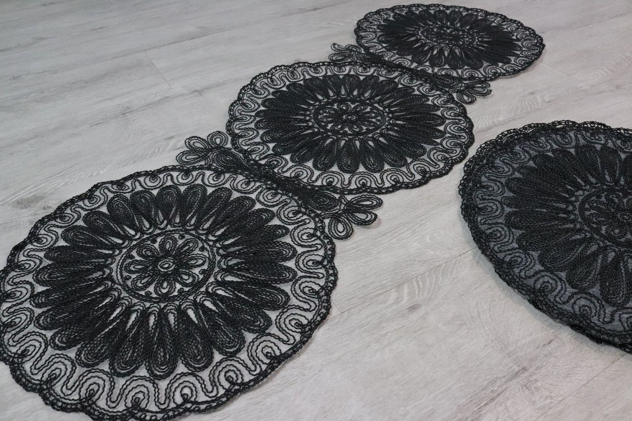 Доріжка і сервірувальні серветки на стіл ( набір 6 +1 шт) Чорний Доріжка і сервірувальні серветки на стіл ( набір 6 +1 шт) Чорний