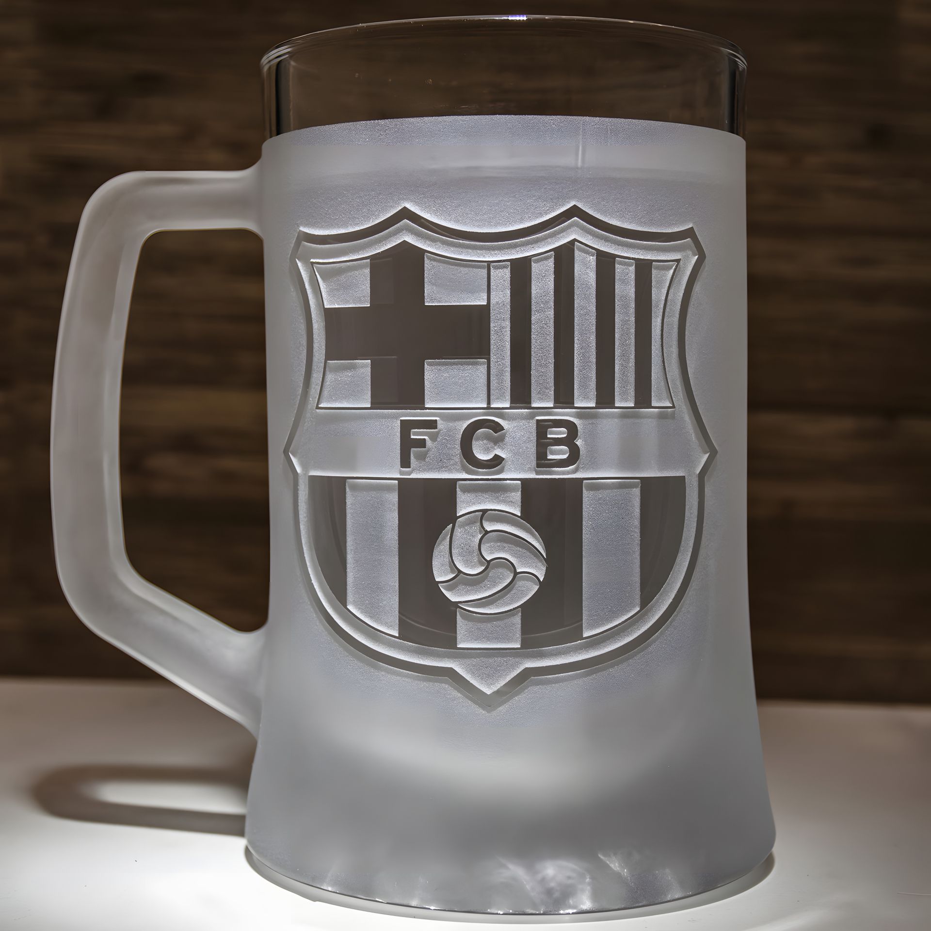Матовий бокал для пива з гравіюванням логотипу футбольного клубу Барселона FC Barcelona Матовий бокал для пива з гравіюванням логотипу футбольного клубу Барселона FC Barcelona