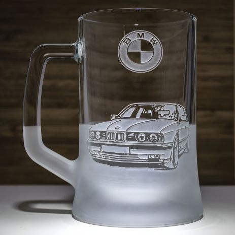 Автомобилисту подарок - бокал для пива BMW E34 гравировка SandDecor