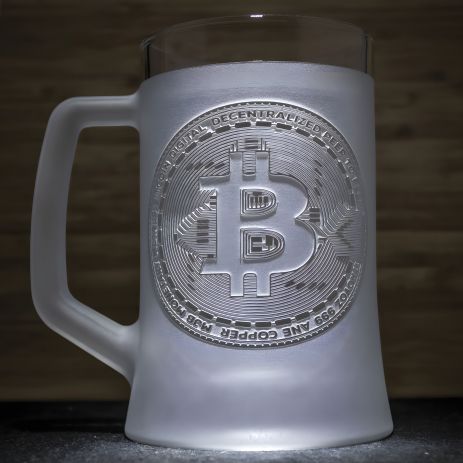 Матовий пивний бокал з гравіюванням Bitcoin BTC - подарунок для майнера