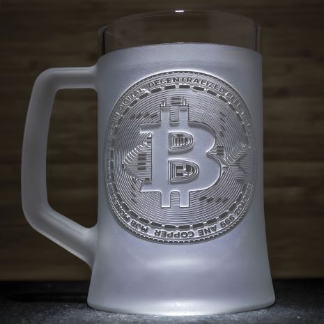 Матовий пивний бокал з гравіюванням Bitcoin BTC - подарунок для майнера