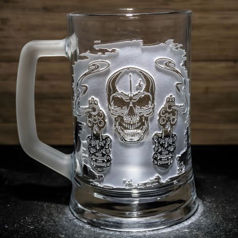 Бокал для пива с гравировкой "Череп" Бокал для пива с гравировкой "Череп"