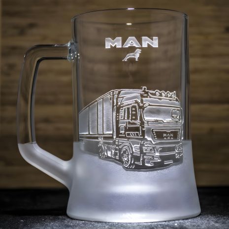 Подарок дальнобойщику - Бокал для пива с гравировкой MAN (фура с полуприцепом)