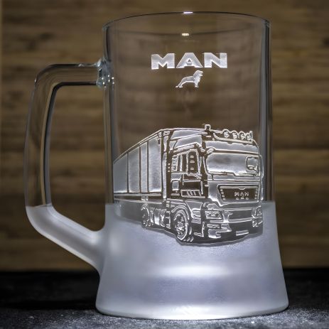 Подарок дальнобойщику - Бокал для пива с гравировкой MAN (фура с полуприцепом)