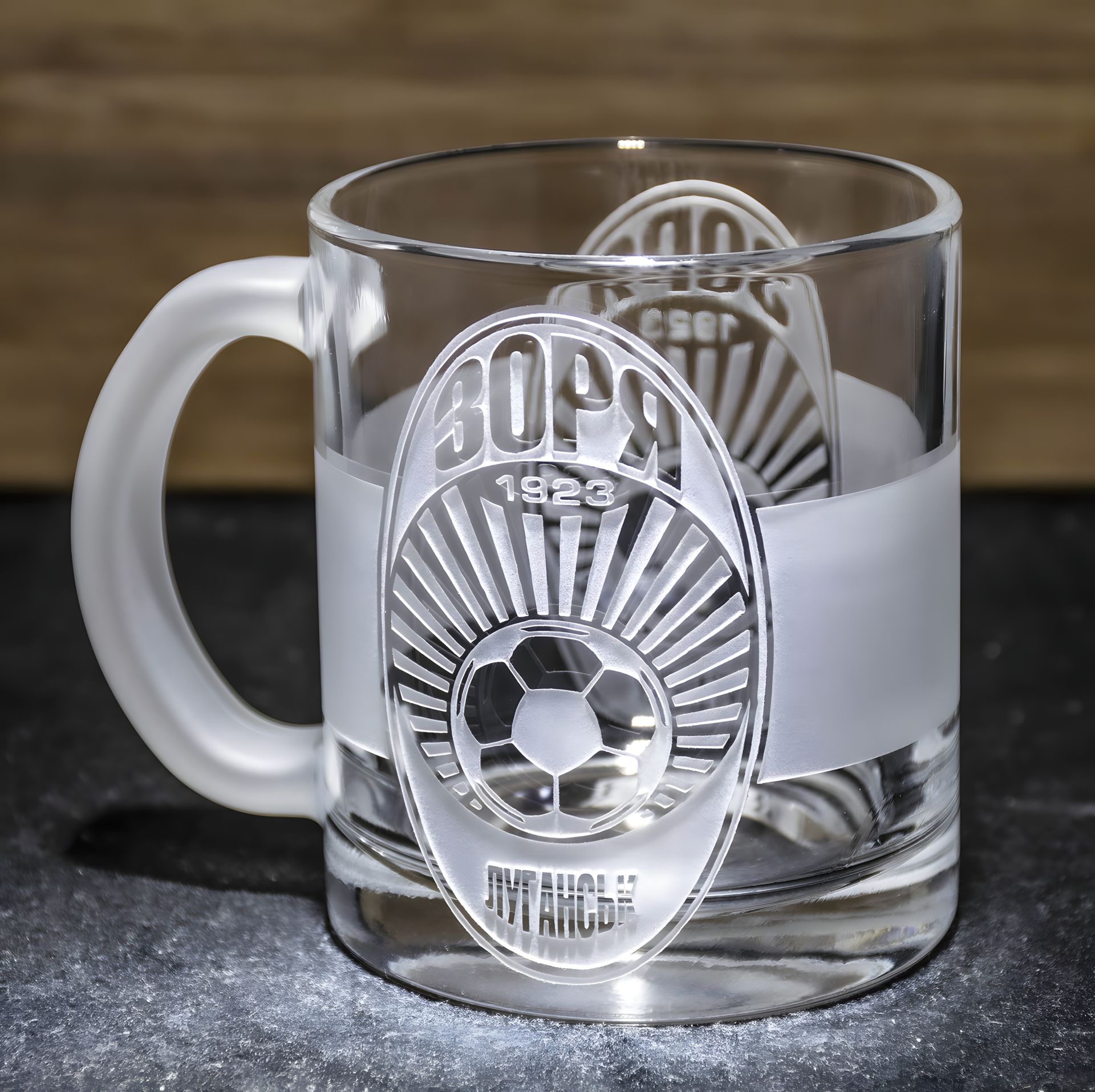 Гравированная чашка для чая и кофе с логотипом ФК Заря Луганск Гравированная чашка для чая и кофе с логотипом ФК Заря Луганск