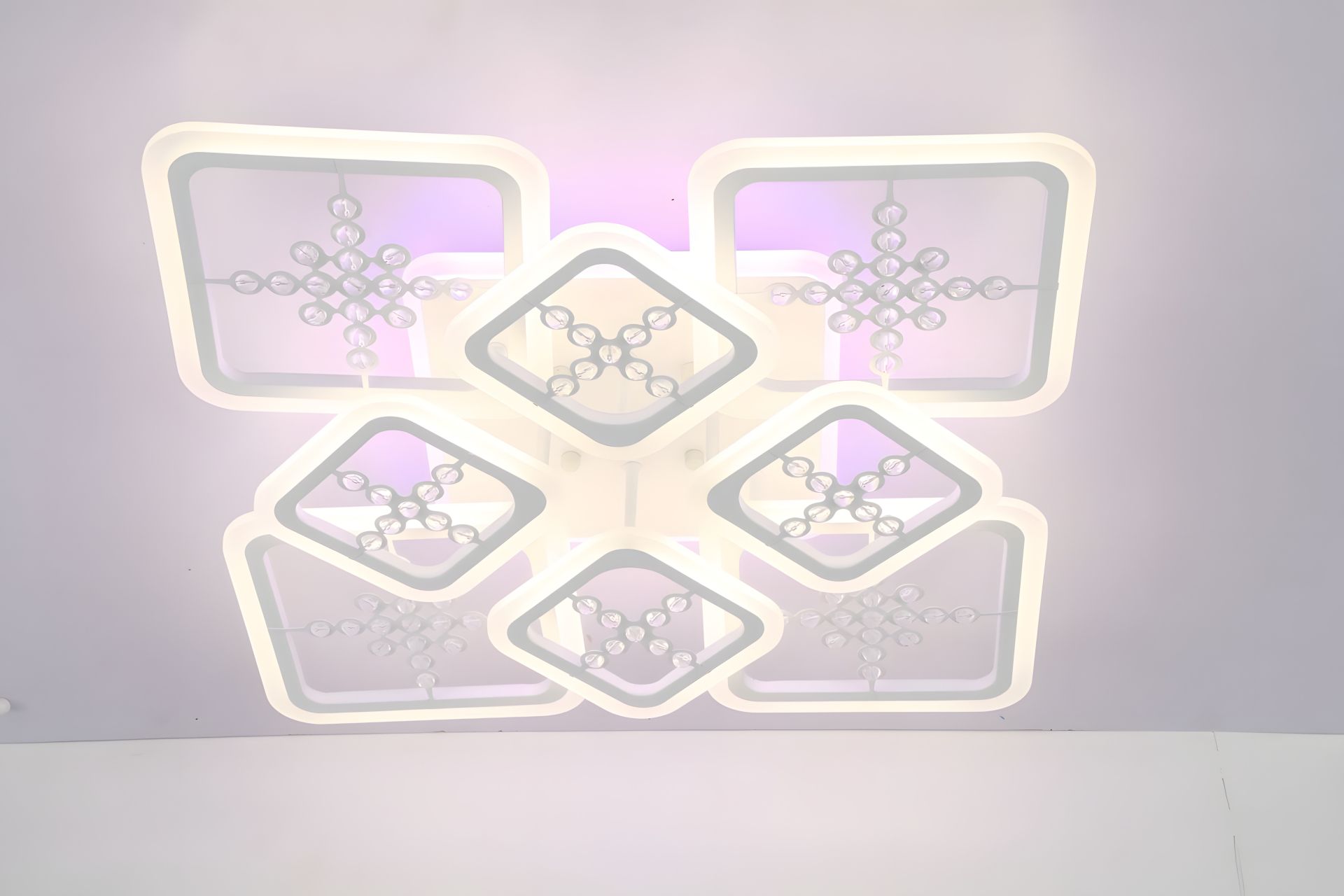 Светодиодная люстра VALESO V K39893-4 4 1 WT с пультом Светодиодная люстра VALESO V K39893-4 4 1 WT с пультом