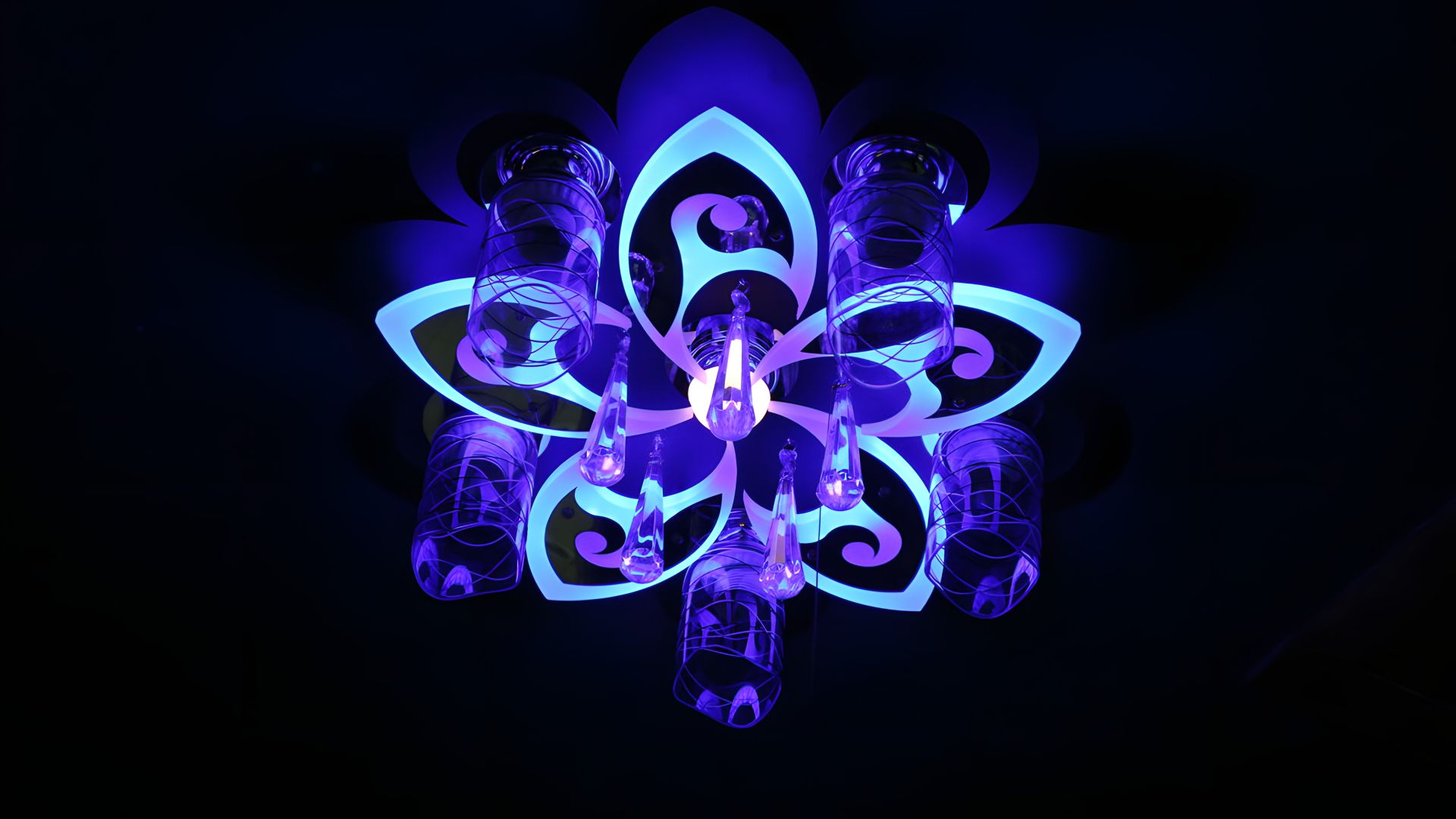 Люстра "космічна" на 6 лампочок з підсвіткою VALESO V 70500-5+1-500 з пультом Люстра "космічна" на 6 лампочок з підсвіткою VALESO V 70500-5+1-500 з пультом