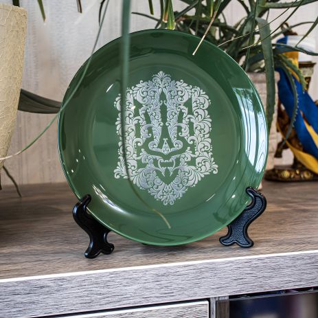 Тарілка з вигравіруваним Гербом України