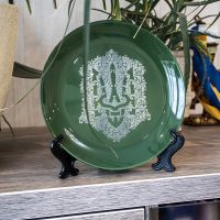 Тарілка з вигравіруваним Гербом України