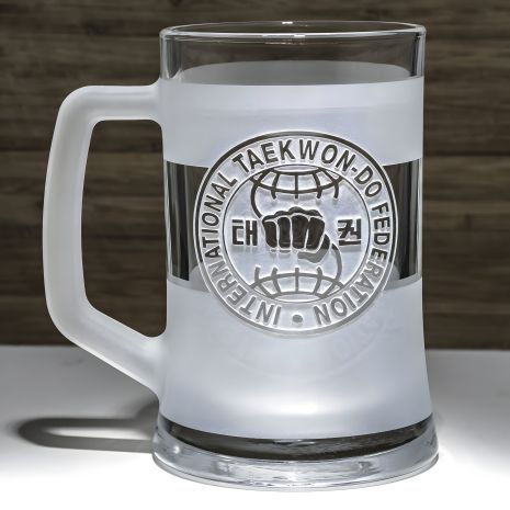 Пивной бокал с гравировкой логотипа таеквондо - подарок для спортсмена, тренера Пивной бокал с гравировкой логотипа таеквондо - подарок для спортсмена, тренера