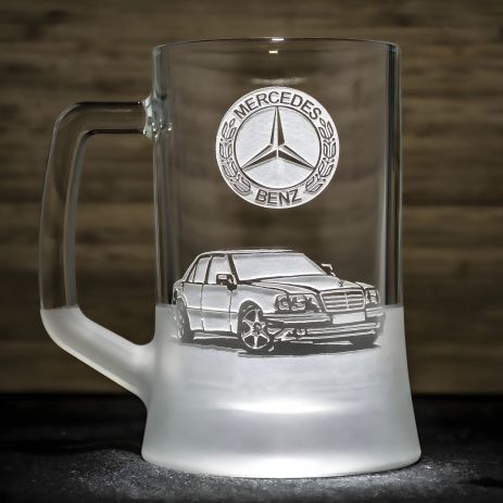 Пивний келих з гравіюванням автомобіля Merсedes W124 - подарунок автолюбителю
