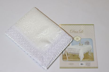 Скатертина Святкова 150x220 см тиссан