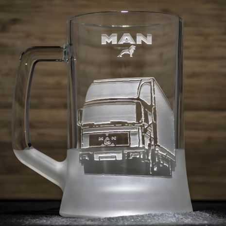Подарунок для водія вантажівки – бокал для пива з гравіюванням MAN фургон з напівпричепом