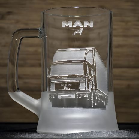 Подарок водителю грузовика - пивной бокал с гравировкой MAN фургон