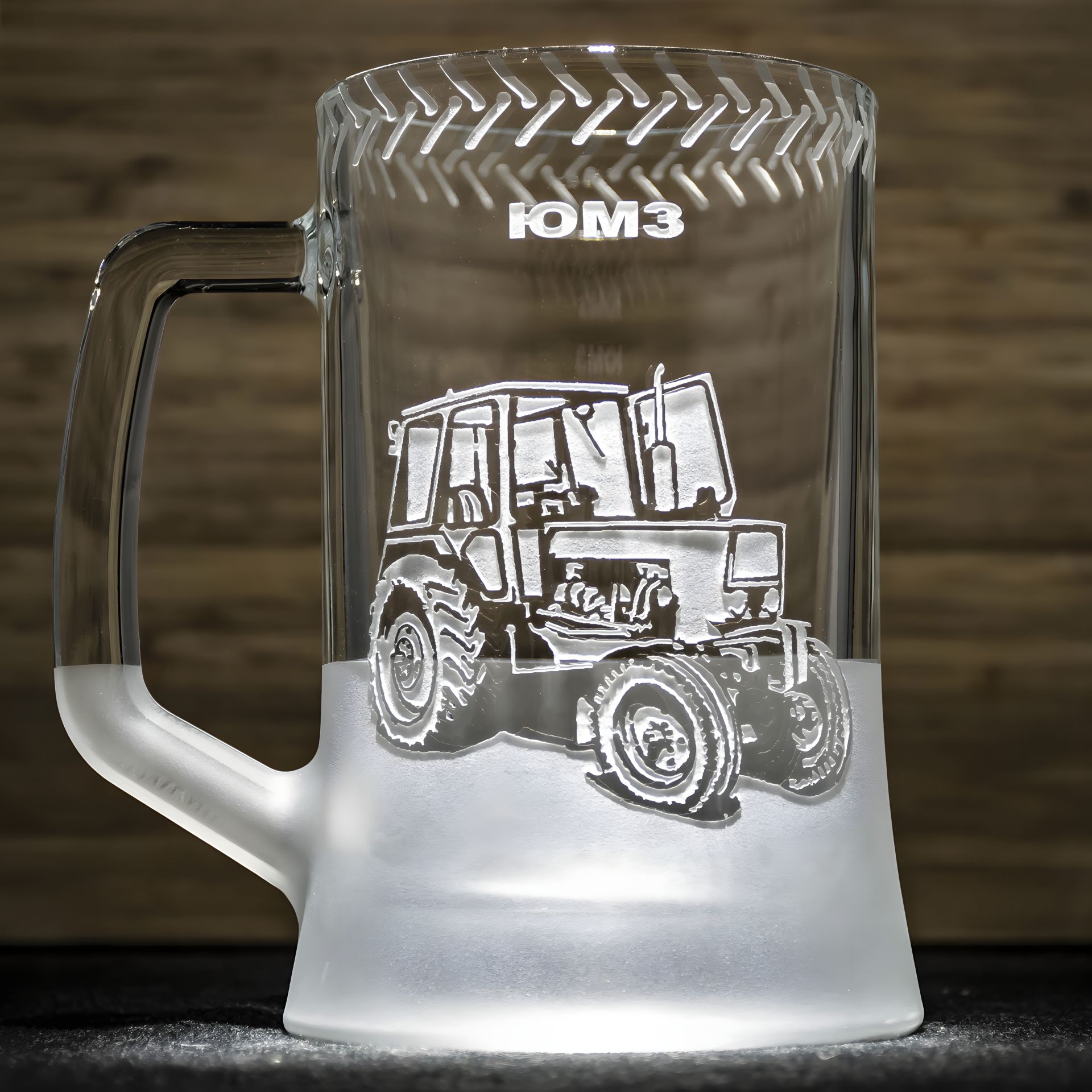 Келих для пива з гравіюванням трактора ЮМЗ - подарунок трактористу Келих для пива з гравіюванням трактора ЮМЗ - подарунок трактористу