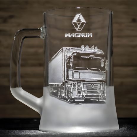 Подарочный бокал для пива для дальнобойщика с гравировкой Renault Magnum