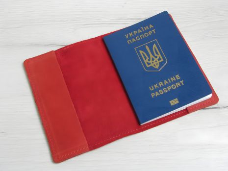 Красная кожаная обложка для паспорта GS