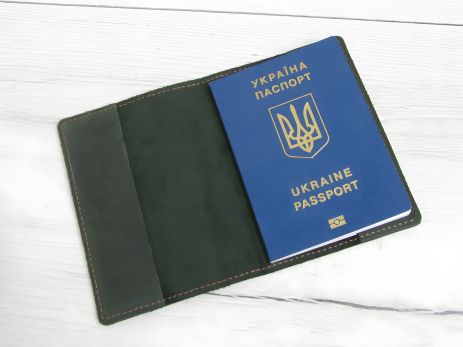 Зелена шкіряна обкладинка для паспорта GS