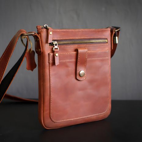 Чоловіча сумка планшет шкіряна GS коньячного кольору 22*20*3 см Чоловіча сумка планшет шкіряна GS коньячного кольору 22*20*3 см