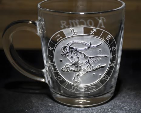 Чашка з гравіюванням, знак зодіаку Козеріг Чашка з гравіюванням, знак зодіаку Козеріг