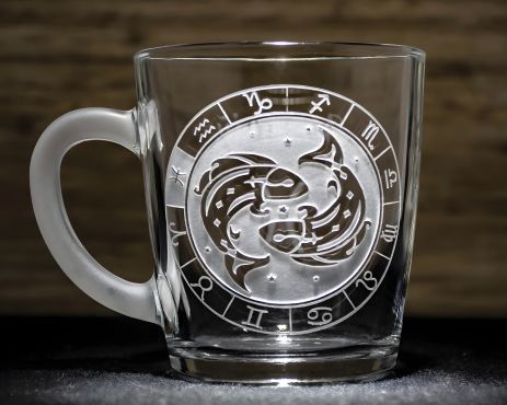 Чашка з гравіюванням "Знак Зодіаку Риби"