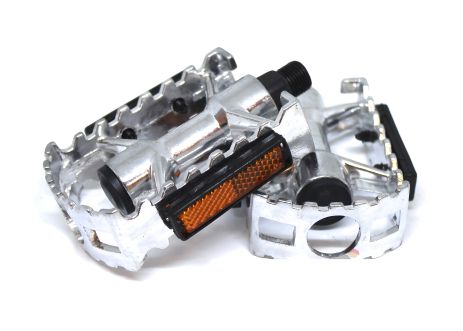 Алюмінієві педалі для гірського велосипеда, сріблясті, зі світловідбивачами Алюмінієві педалі для гірського велосипеда, сріблясті, зі світловідбивачами