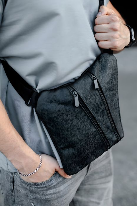 Чоловіча слінг-сумка з натуральної шкіри, чорна