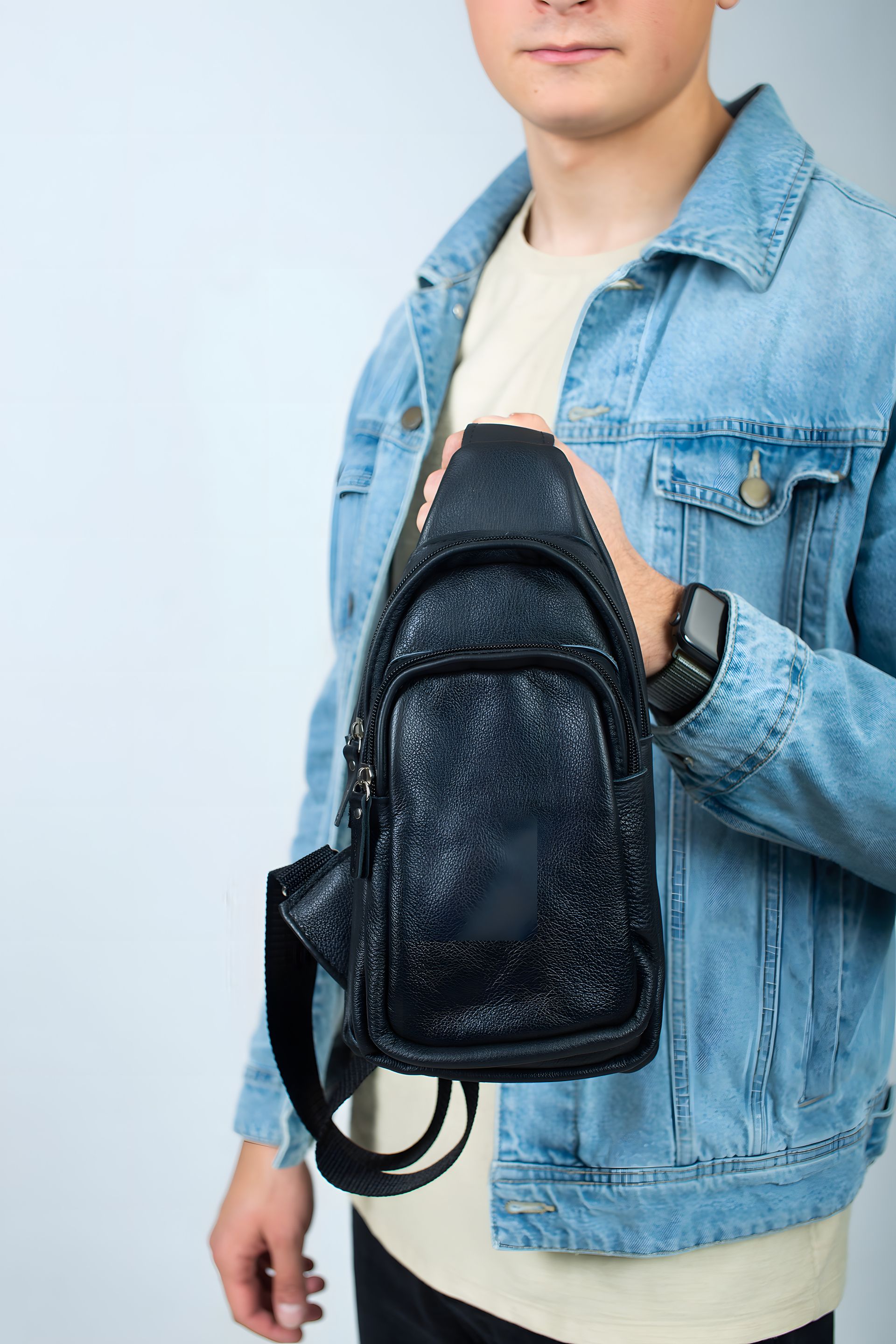 Чоловіча сумка нагрудна із натуральної шкіри чорна Чоловіча сумка нагрудна із натуральної шкіри чорна