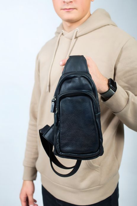 Мужская нагрудная кожаная сумка черная Мужская нагрудная кожаная сумка черная