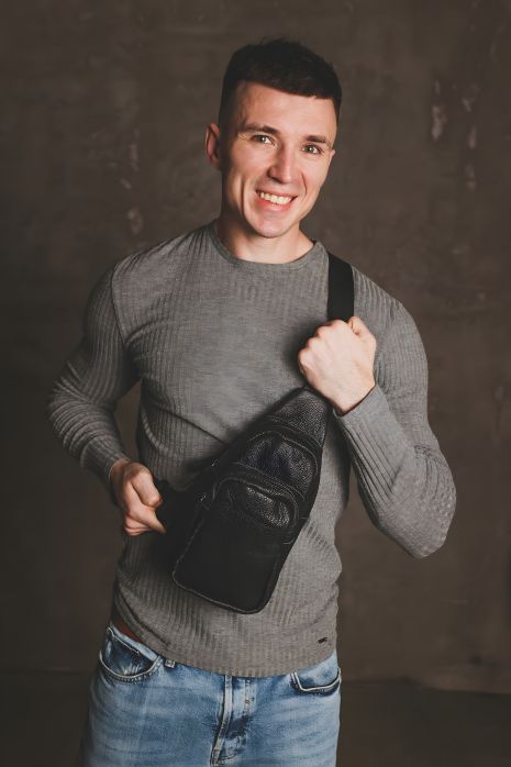 Чоловіча слінг сумка шкіряна чорна Чоловіча слінг сумка шкіряна чорна