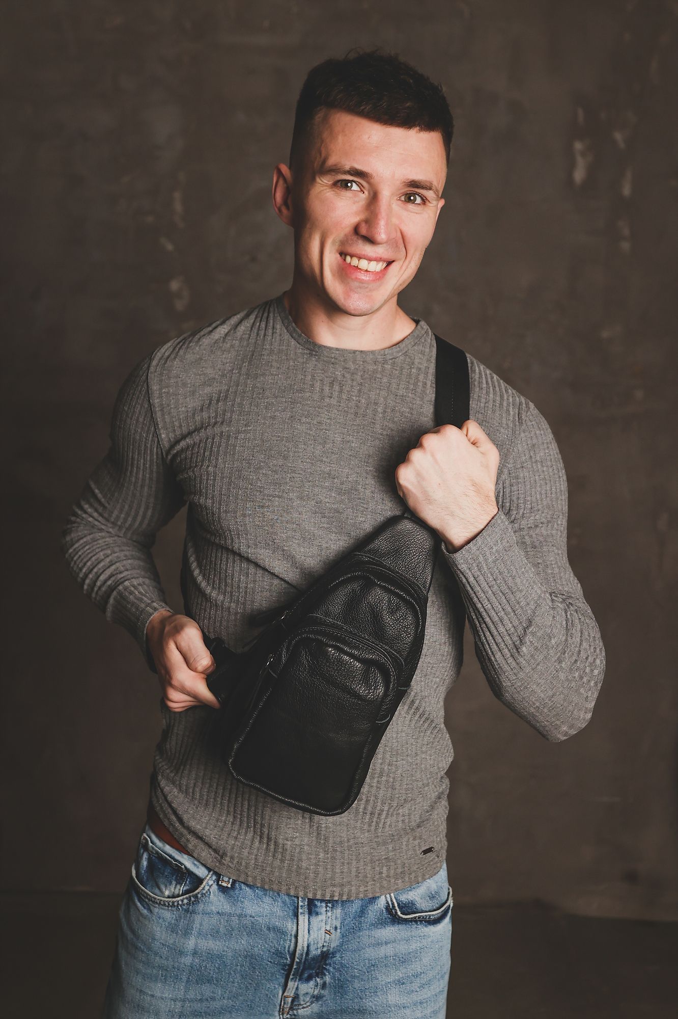 Чоловіча слінг сумка шкіряна чорна Чоловіча слінг сумка шкіряна чорна