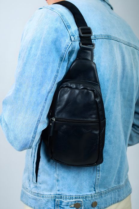 Черная чоловіча нагрудна сумка из натуральной кожи
