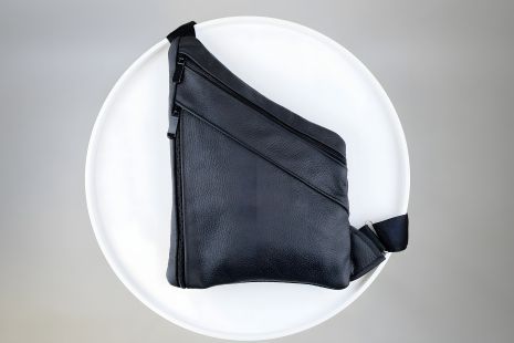 Мужская нагрудная кожаная сумка черная