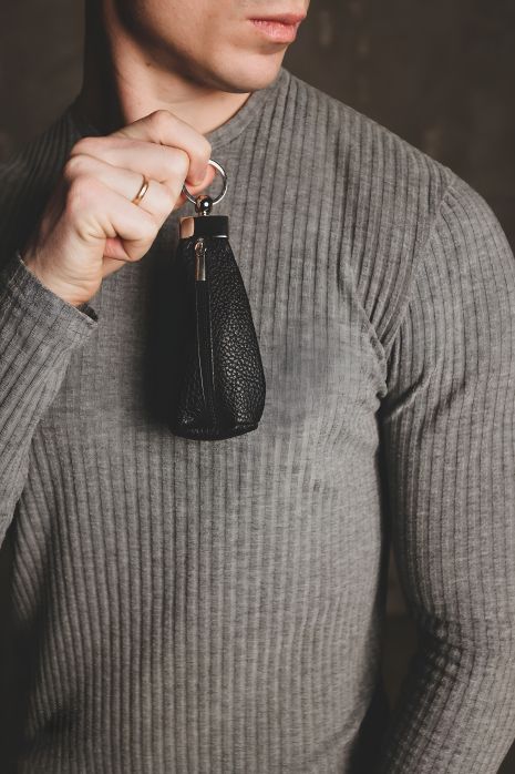 Чоловіча шкіряна чорна ключниця SKILL
