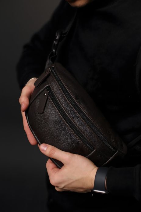 Чоловіча бананка із натуральної шкіри коричневого кольору