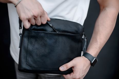 Черная кожаная мужская сумка SKILL через плечо Черная кожаная мужская сумка SKILL через плечо