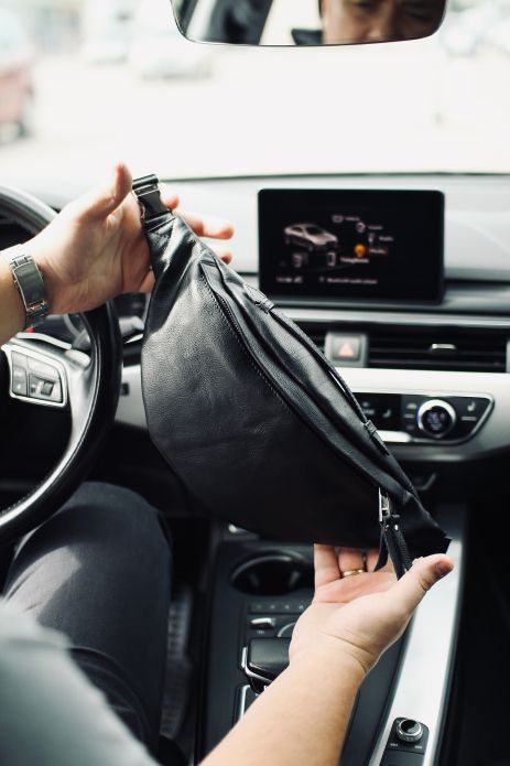 Чоловіча сумка бананка чорна, SKILL, шкіряна