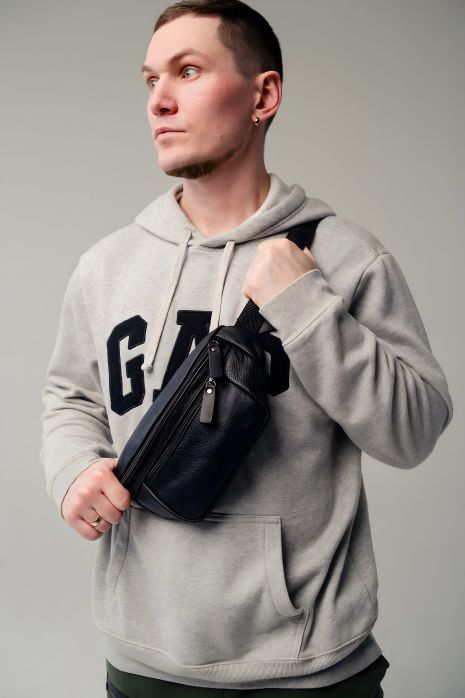 Бананка шкіряна чорна чоловіча сумка