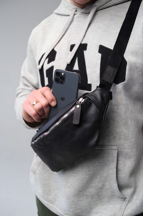 Бананка шкіряна чорна чоловіча сумка